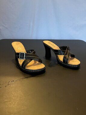 Mudd Size 8.5M Roco Black Smooth Lifted Sandals Barely Worn
